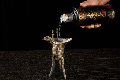 光影交错，醇香四溢 洋河集团白酒的淘宝静物摄影美学